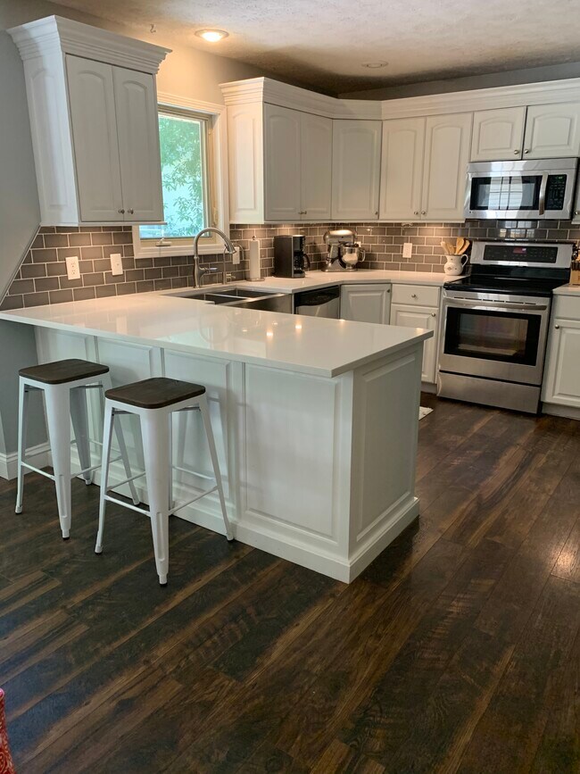 Kitchen - 5044 S Chatsworth Ave