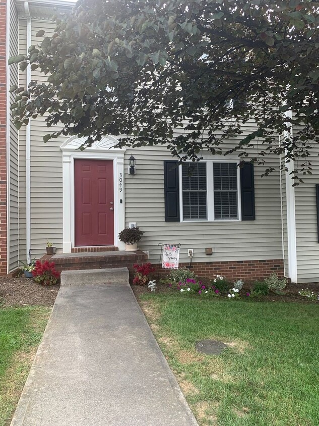 Primary Photo - Townhouse for Rent in Taylor Springs