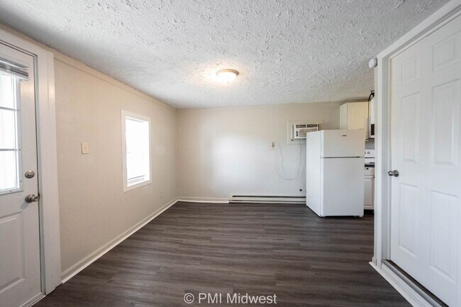 Foto del edificio - "Charming 1-Bedroom Retreat in Greenfield – Cozy 400 sqft Haven!"