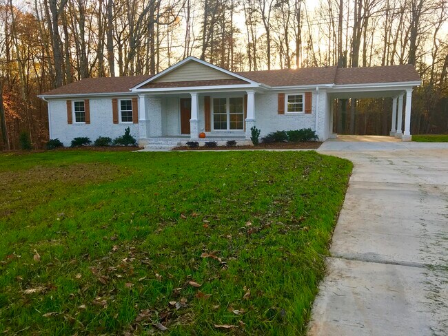Building Photo - 7681 Deboe Rd