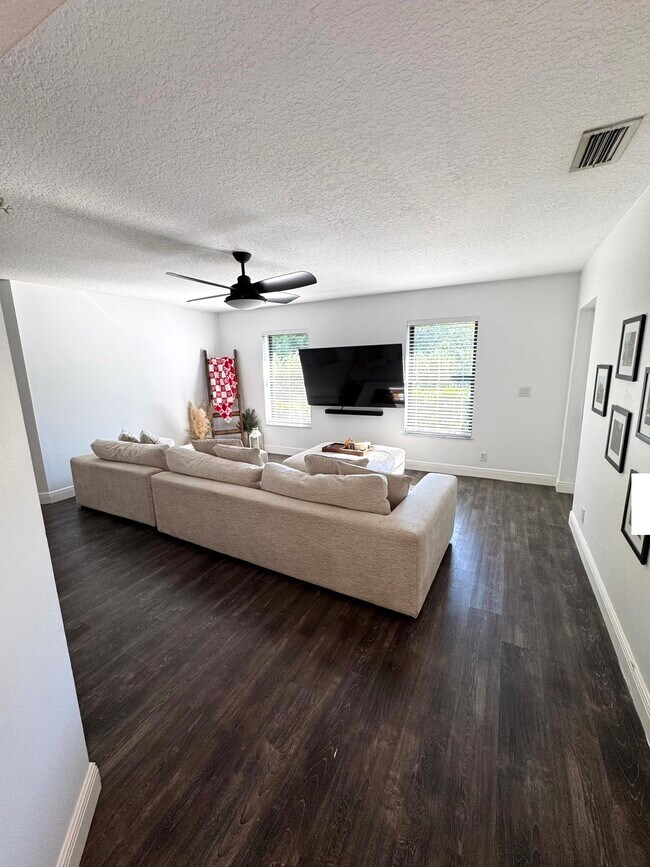 Foto del edificio - 1146 NE Coy Senda