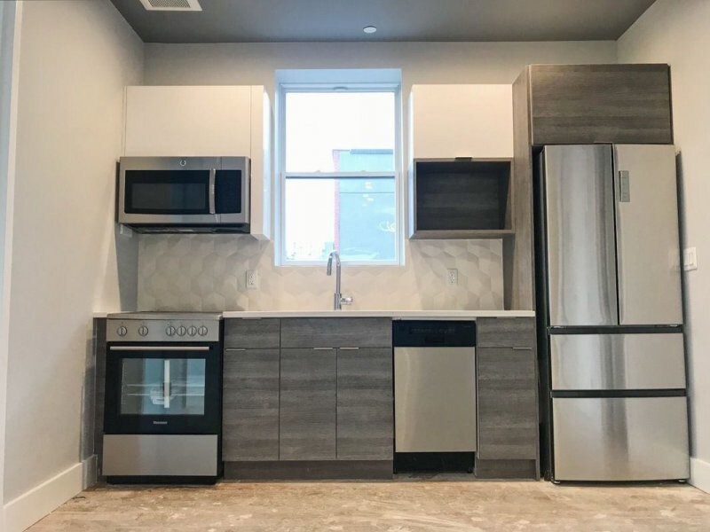 Foto principal - 743 Lafayette Ave