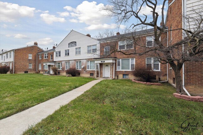 Building Photo - Puritan Manor
