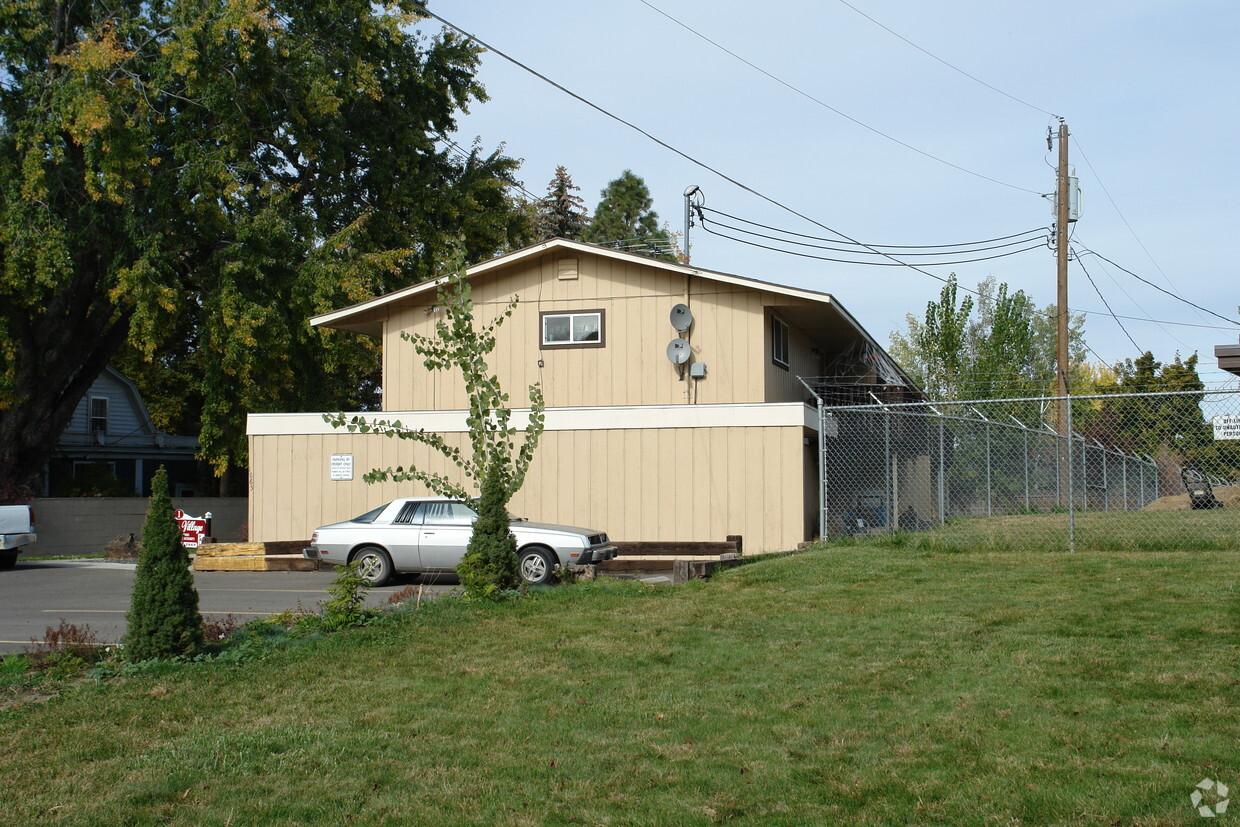 Building Photo - Freedom Village