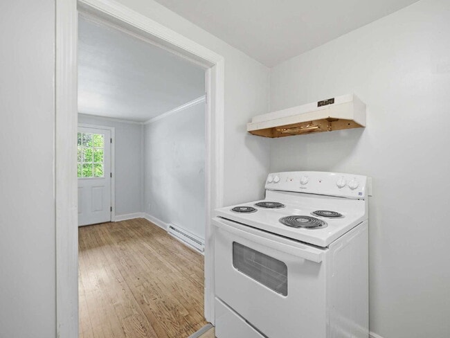 Building Photo - Completely renovated 1-bedroom, 1-bath apartment with LVP flooring with off-street parking