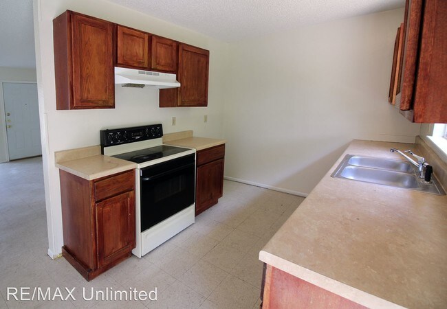 Building Photo - 3 br, 2 bath House - 935 Saddlebrook