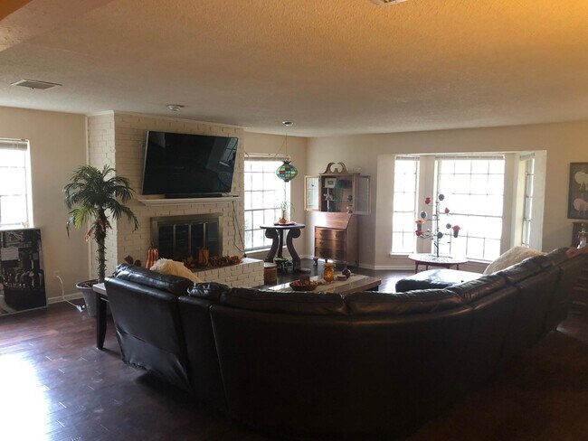 Building Photo - 3708 Jeanette Dr