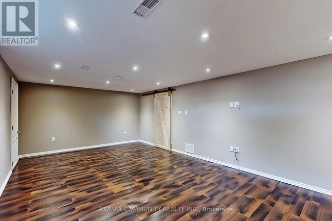 Photo du bâtiment - 143 Hiscock Blvd