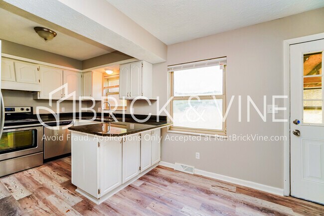 Building Photo - 2745 Woodcroft Road