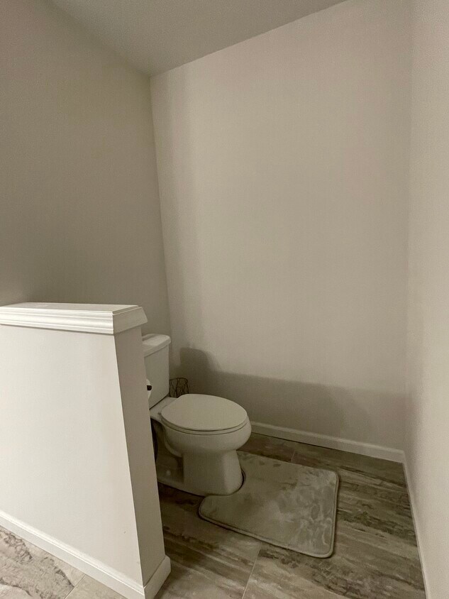 Upper level bathroom 1 master - 47660 Alden Ter S