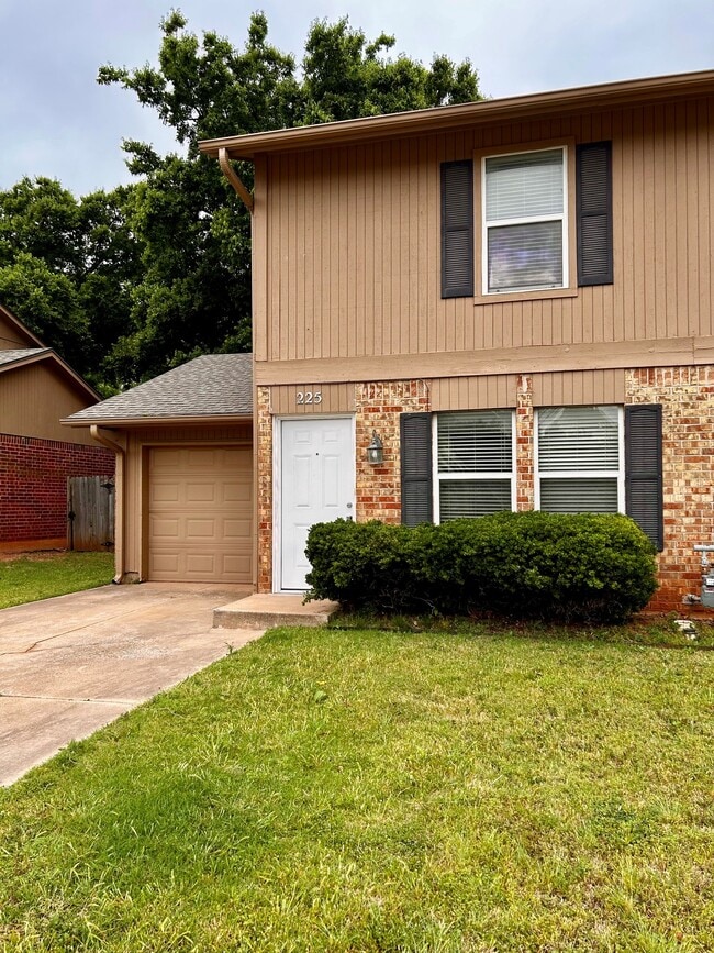 Photo - 225 N Smythe Ave Townhome
