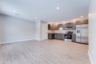 Building Photo - 3 Strafford Rd