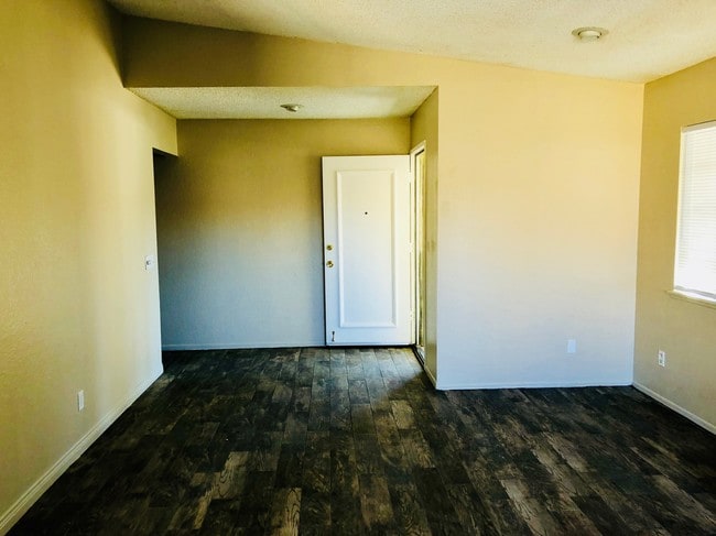 Building Photo - 37007 Pond Ave