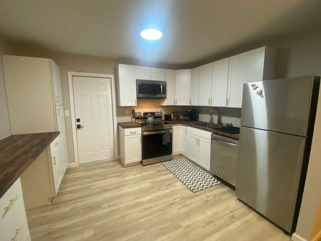 Foto principal - 110 Hawkins Rd
