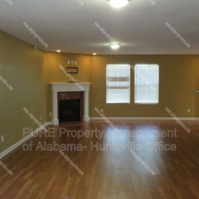 Building Photo - 3312 Lakeland Dr SW