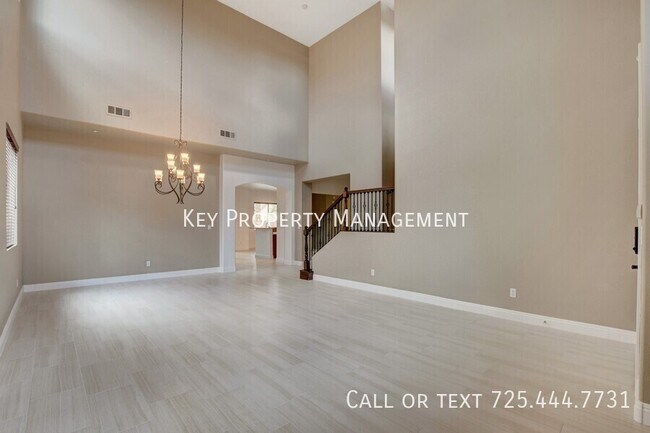 Foto del edificio - UPGRADED 4 BR PLUS DEN WITH POOL AND SPA I...