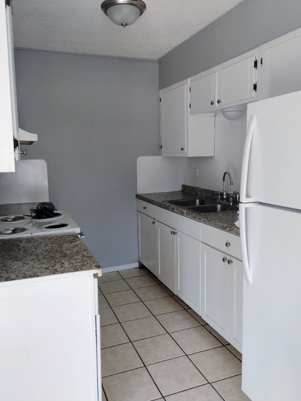 Building Photo - 12240 Jackson Rd