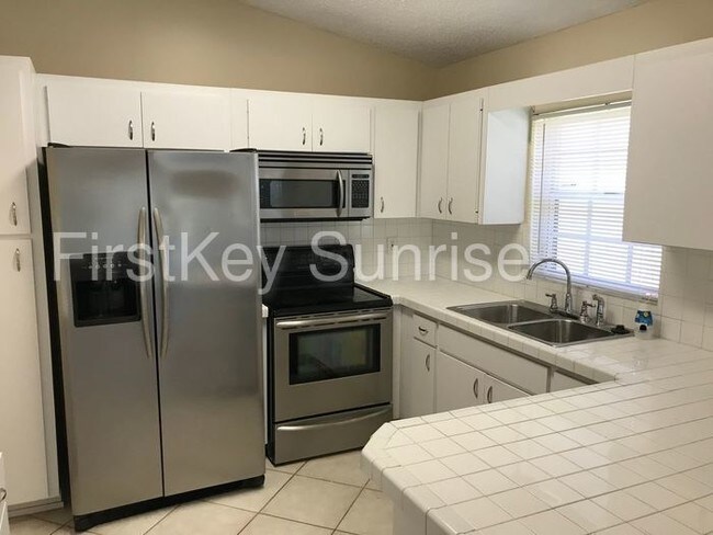 Foto del edificio - 17691 SW 4th Ct