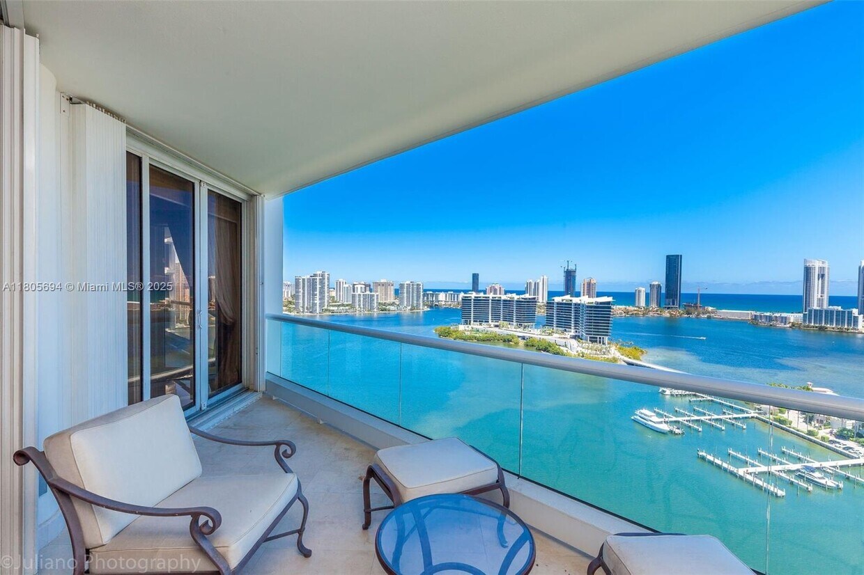 Foto principal - 7000 Island Blvd