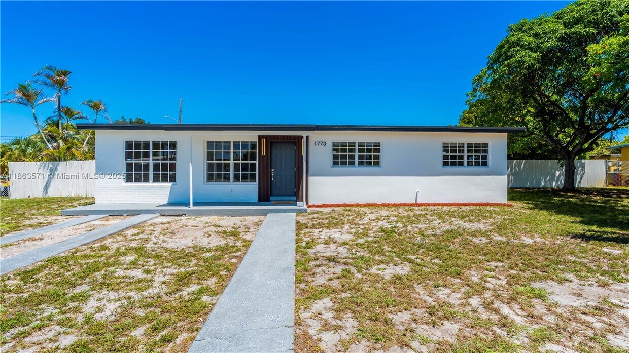 Foto principal - 1773 Lauderdale Manor Dr