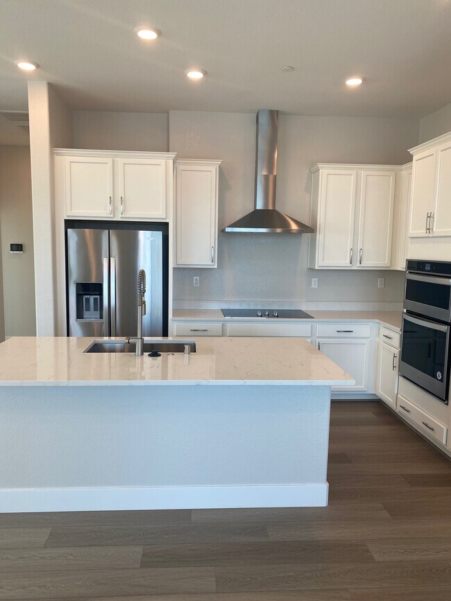 Kitchen - 635 Sentinel Dr