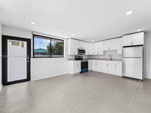 Building Photo - 1368 W 29th St