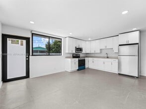 Building Photo - 1368 W 29th St