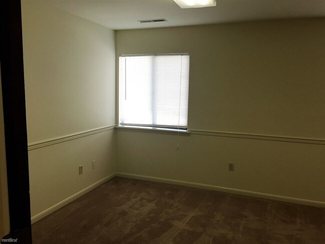 Building Photo - 925 Eastern Shore Dr