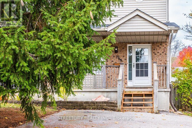 Building Photo - 799 Deveron Crescent