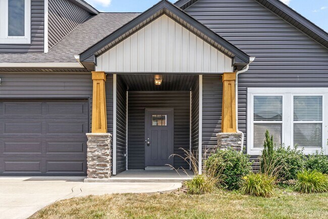 Foto del edificio - Pet Friendly Three Bedroom with Bonus!