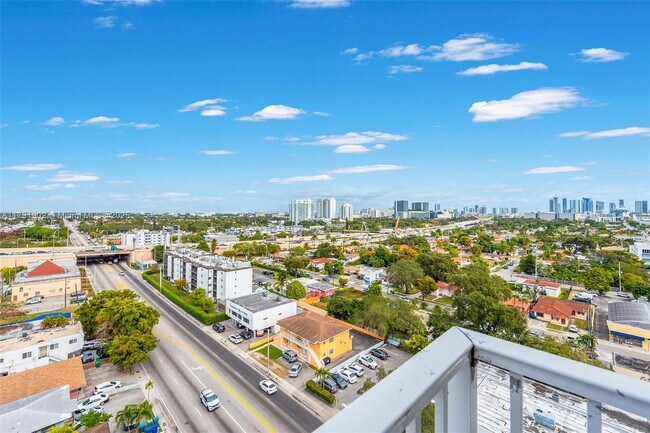 Foto del edificio - 2217 NW 7th St