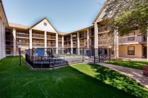 Foto del edificio - 218 N Texas Blvd