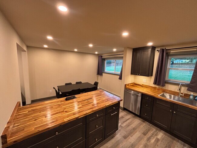 Foto del edificio - 124 Eastern Heights Dr