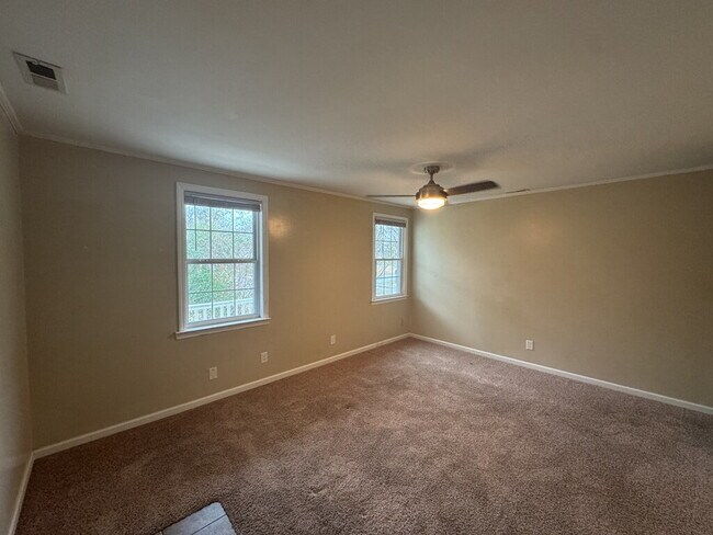 Foto del edificio - 503 Nelson Dr