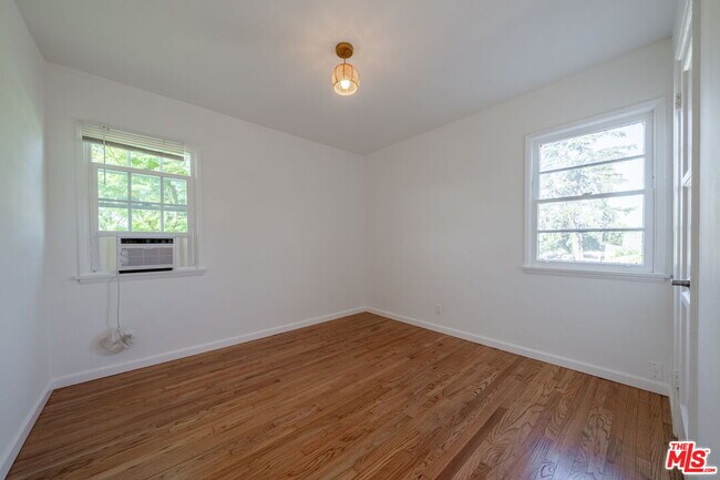 Foto del edificio - 823 Highland Ave