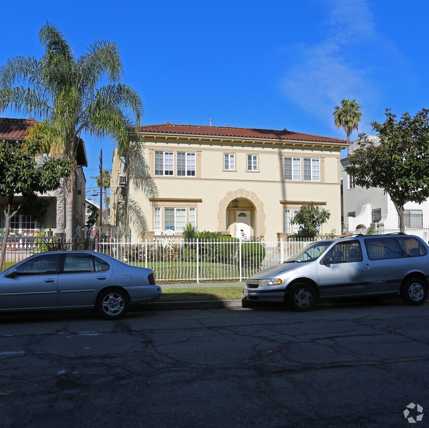 Building Photo - 843 S New Hampshire Ave
