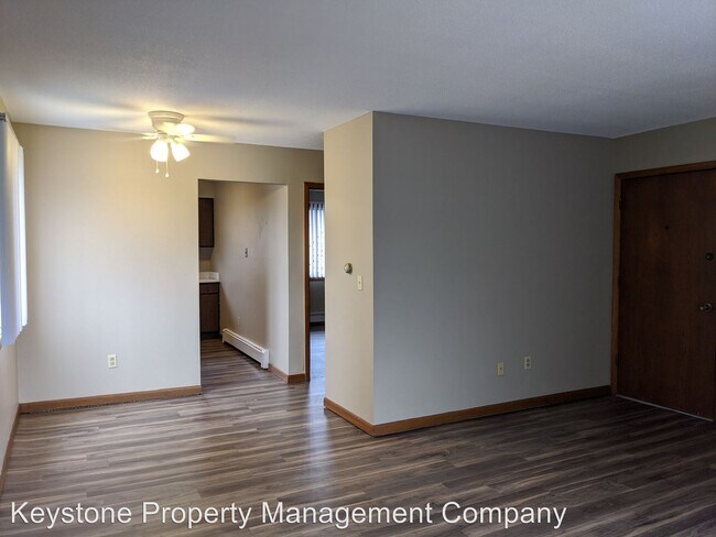 Building Photo - 636 S Dodge St