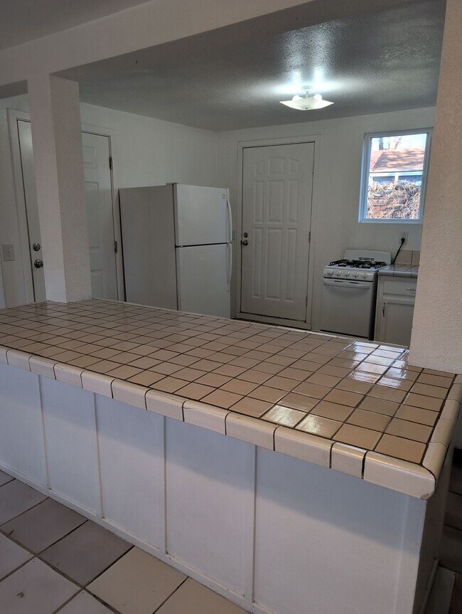 Building Photo - 2 Bedroom 1 Bath- House