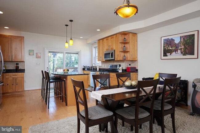 Building Photo - 324 Varnum St NW