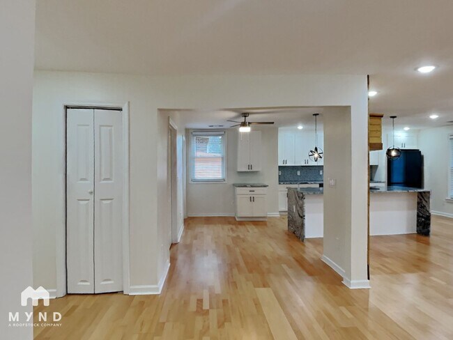 Building Photo - 2720 Hedgewood Dr NW