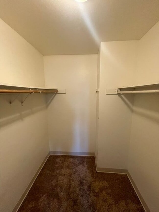 Building Photo - Private Upstairs 3 bedroom / 2 bath with 1...