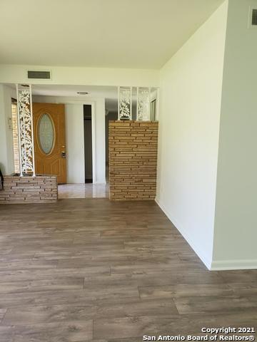 Foto del edificio - 600 Antler Dr