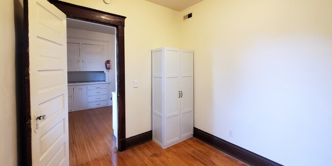 Foto del edificio - 366 Western Ave