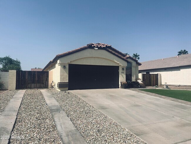 Foto del edificio - 10246 W Jessie Ln