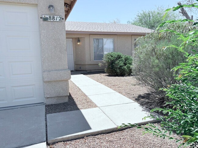 Building Photo - newly remodeled 3 bed/ 2 bath home