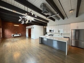 Building Photo - 21 Wormwood St