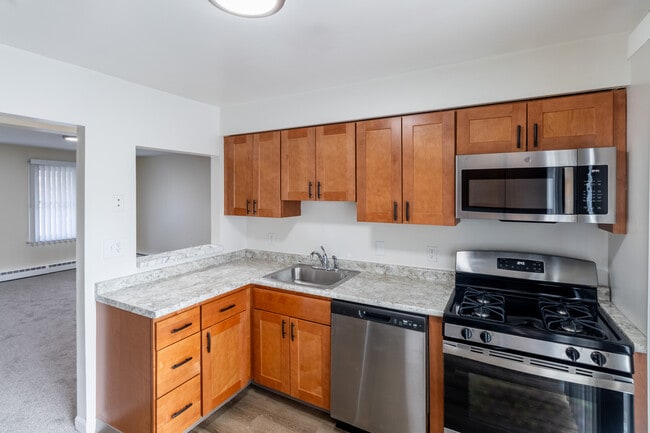 Building Photo - Newport Landings Apartment Community
