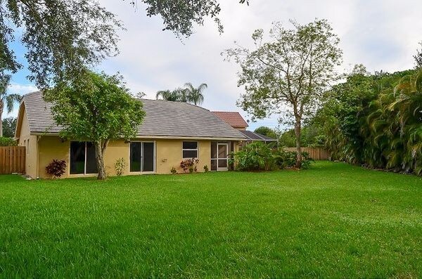 Primary Photo - 6868 Hatteras Dr