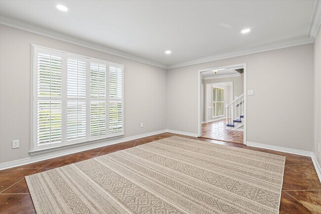 Building Photo - Spacious 4 Bedroom in Desirable Hickory Ridge