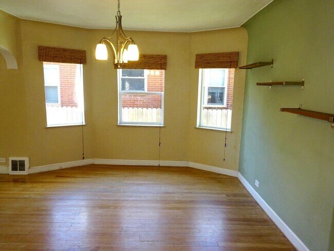 Foto del edificio - Bright and Charming Sunnyside Bungalow
